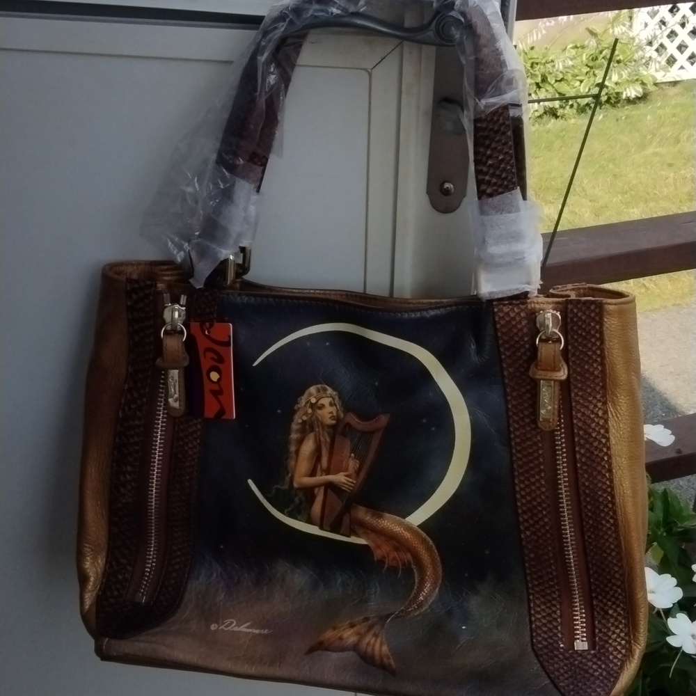 Icon handbag RARE FIND. Artist David Delamare signed Just REDUCED to sell.